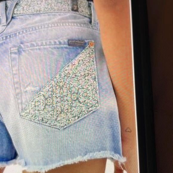 7 For All ManKind Patched Monroe shorts - Picture 11 of 11